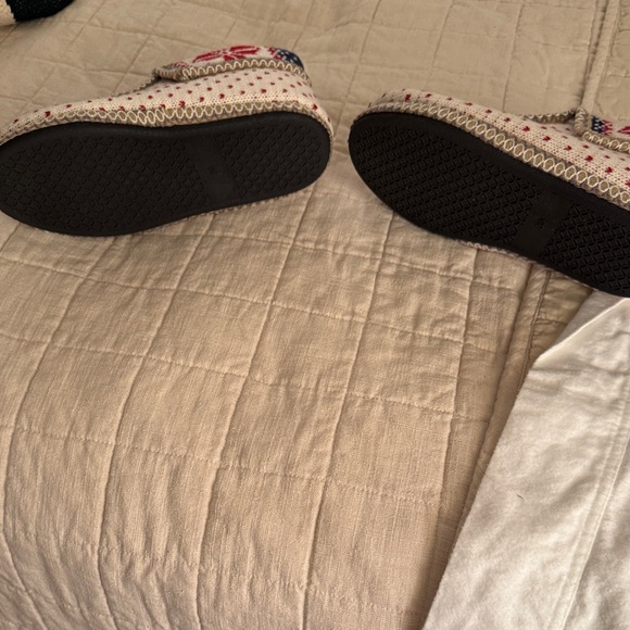 Nordic Knit Women's Slippers - Red and Blue - Picture 3 of 4